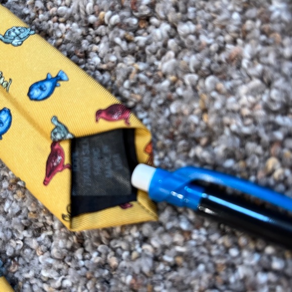 Men's 100% Italian silk neck tie from the American Museum of Natural History - Picture 3 of 5